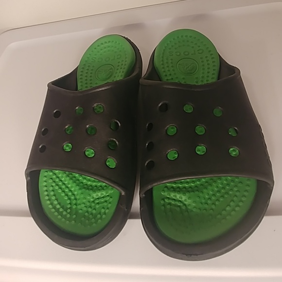 crocs green sandals